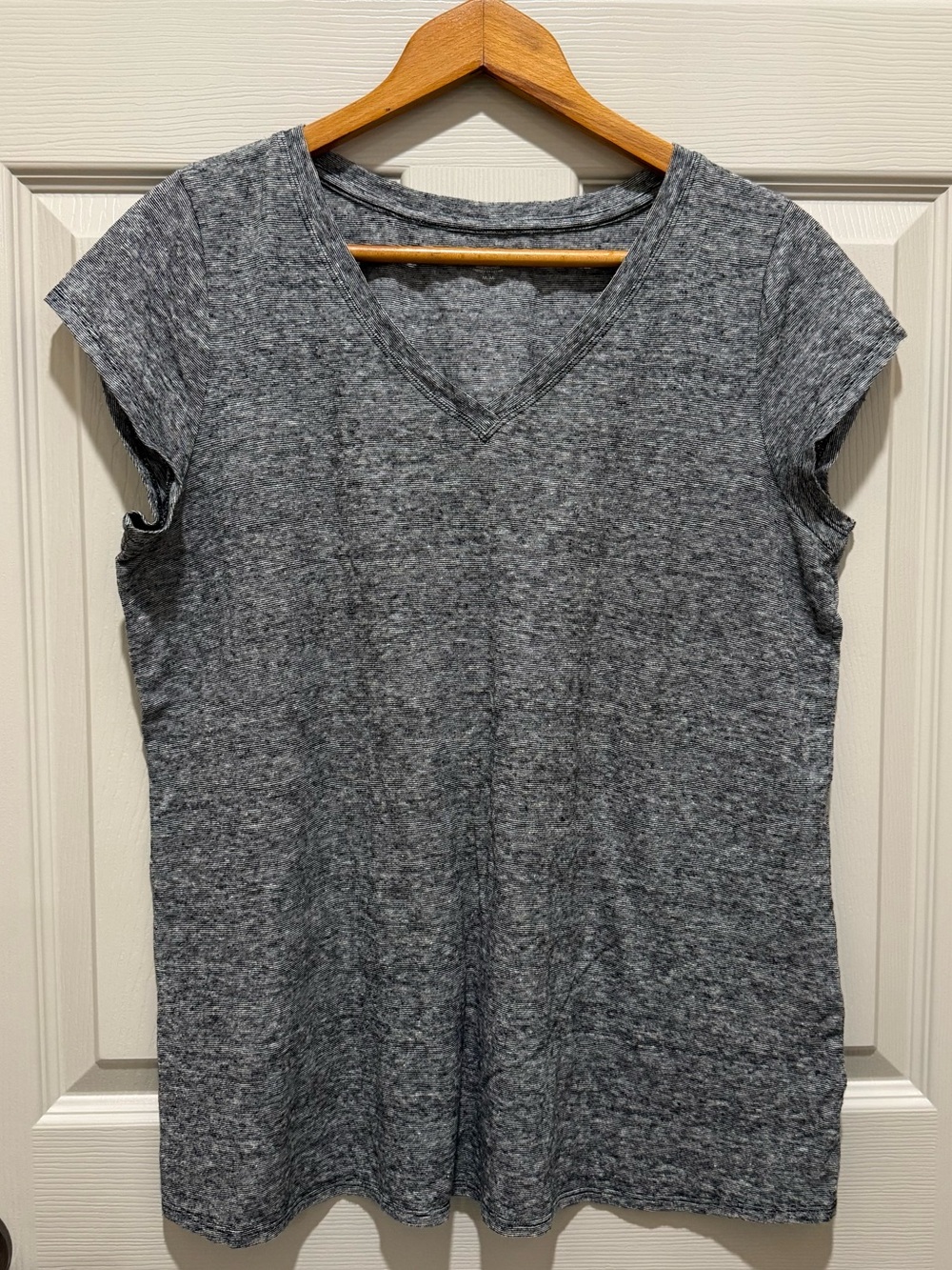 Eileen Fisher Top Womens M Grey Hemp Organic Cotton V-Neck Short Sleeve Tee⁠